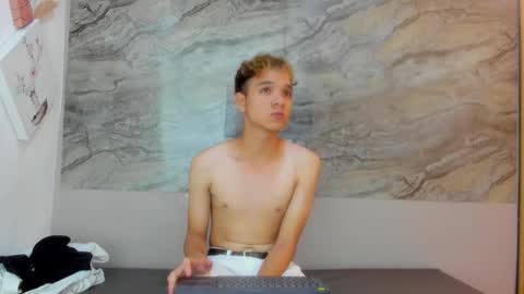 Snapshot of cristhian_cody chatting on October 4, 2025, 3:32 pm Cristhian online show from October 4, 2025, 3:32 pm