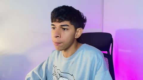 cristhian online show from December 15, 2025, 4:06 am