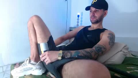 cristianhot125 online show from June 9, 2026, 11:38 pm