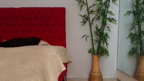 Snapshot of cristina_aznar chatting on June 17, 2026, 7:04 pm Cris online show from June 17, 2026, 7:04 pm