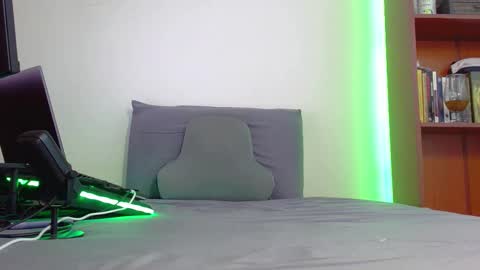 Tell me God  independent model show your respect at all times online show from December 17, 2025, 9:21 pm