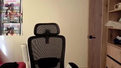 cristopher23  online show from October 14, 2025, 1:56 pm