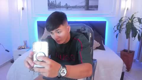 Cristopher online show from November 30, 2025, 2:21 pm