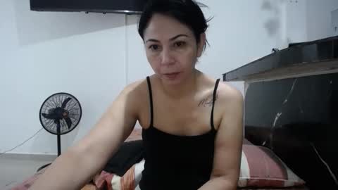 crisyoha4020 online show from October 18, 2025, 8:09 pm