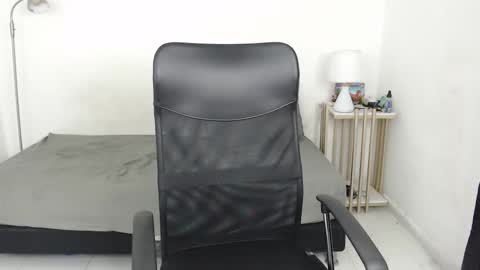 crow_black00 online show from September 27, 2025, 7:46 am