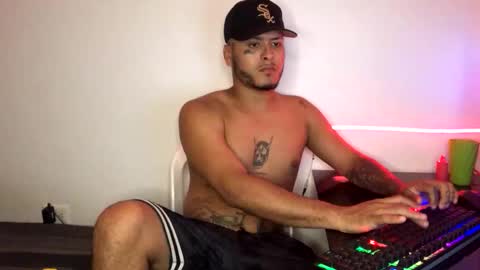 crow_black00 online show from April 15, 2026, 9:37 pm