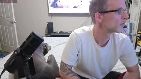 Crownandkat online show from April 7, 2026, 1:28 am