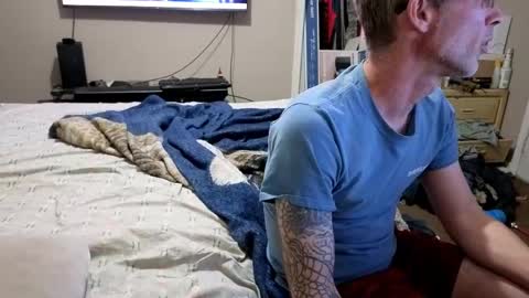 Crownandkat online show from April 25, 2026, 8:50 am