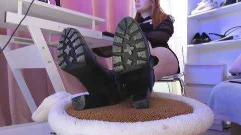 Snapshot of cruel_siren chatting on November 17, 2025, 9:59 am Cruel Siren online show from November 17, 2025, 9:59 am