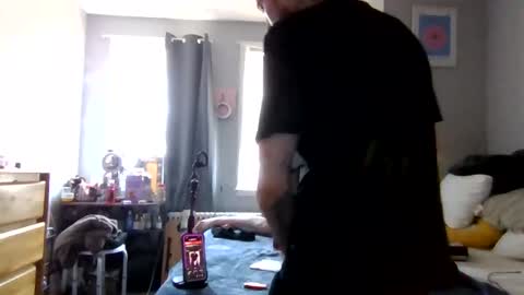 cruz815 online show from April 1, 2026, 4:04 pm