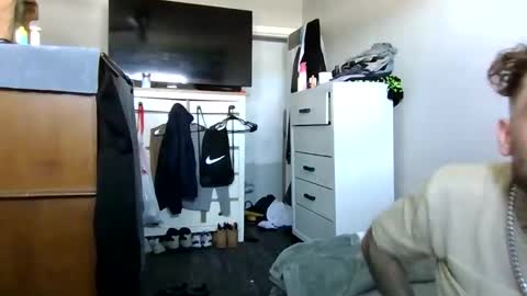 cruz815 online show from April 15, 2026, 8:42 pm