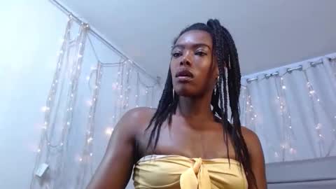 cruzsofia_res online show from May 2, 2026, 12:10 pm