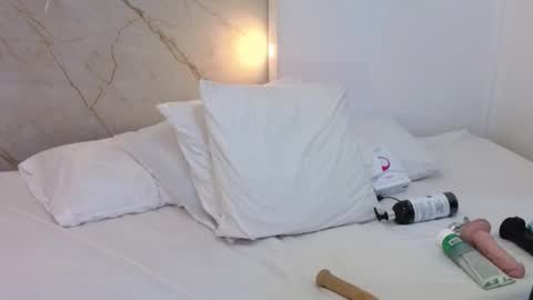 Cry online show from November 15, 2025, 10:48 pm