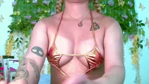 crysrus online show from June 7, 2026, 12:42 pm