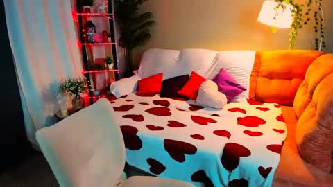 Anna online show from April 13, 2026, 8:03 pm