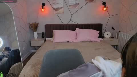 Crystal  Lacee online show from April 9, 2026, 1:05 am