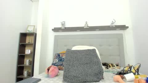 crystal_butterfly1 online show from December 28, 2024, 2:32 pm