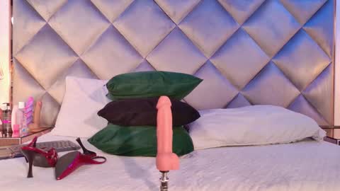 Snapshot of crystal_gilton chatting on February 3, 2026, 7:08 pm crystal_gilton online show from February 3, 2026, 7:08 pm