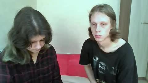 Crystal and Marcl online show from September 28, 2025, 1:16 pm