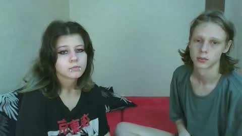 Crystal and Marcl online show from October 4, 2025, 12:58 pm