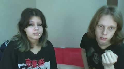 Crystal and Marcl online show from October 5, 2025, 12:14 pm