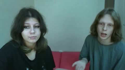 Crystal and Marcl online show from November 4, 2025, 10:47 am