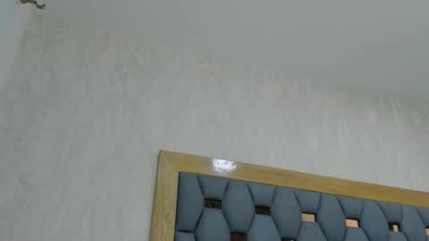 crystal_sm online show from February 17, 2026, 3:14 am