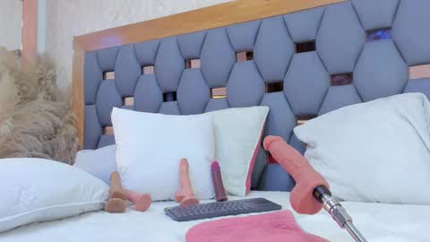 crystal_sm online show from February 21, 2026, 3:18 am