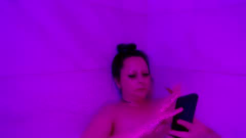 Snapshot of crystalbarbie214 chatting on May 2, 2026, 8:08 am crystalbarbie214 online show from May 2, 2026, 8:08 am