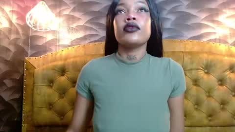 Crystal online show from October 21, 2025, 8:20 pm