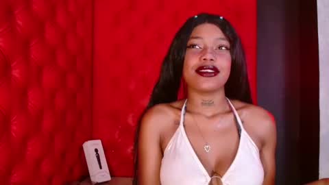 Crystal online show from November 12, 2025, 7:57 pm