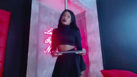 Crystal online show from November 28, 2025, 10:56 pm