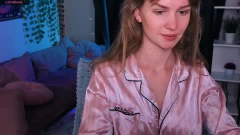 Crystal online show from June 3, 2026, 2:33 pm
