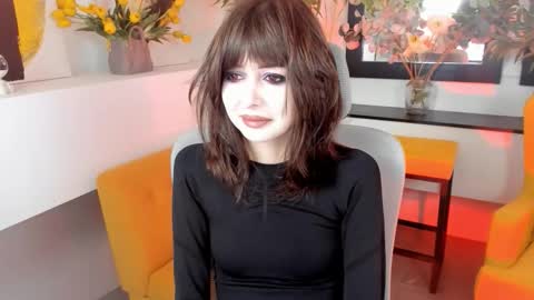 crystallbloom online show from October 20, 2025, 4:24 am