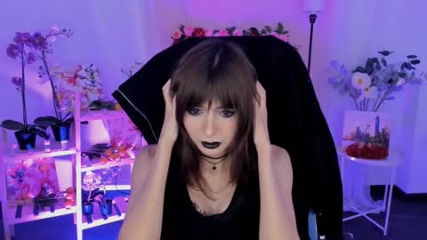 crystallbloom online show from December 16, 2025, 5:18 pm