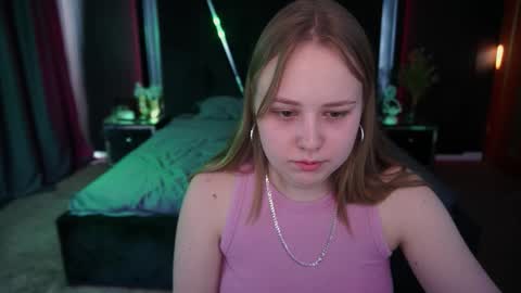 Snapshot of crystallpaws_ chatting on September 22, 2025, 1:46 pm crystallpaws_ online show from September 22, 2025, 1:46 pm