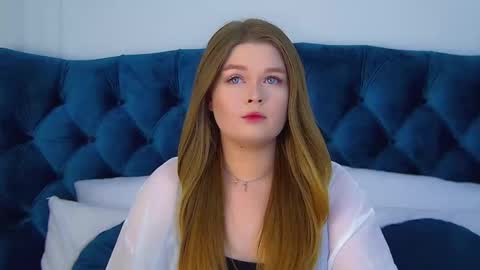 Crystal online show from September 29, 2025, 6:13 pm