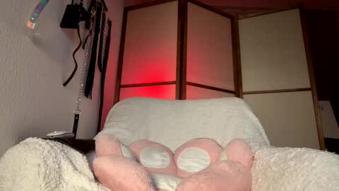 Snapshot of crystalmolly chatting on April 27, 2026, 7:56 pm Molly Moore online show from April 27, 2026, 7:56 pm