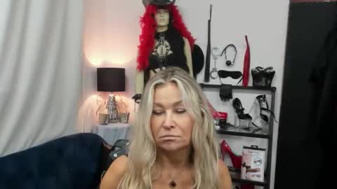 Snapshot of crystalxohotty chatting on September 23, 2025, 4:37 am CrystalHotty online show from September 23, 2025, 4:37 am