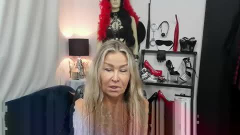 Snapshot of crystalxohotty chatting on September 24, 2025, 4:16 am CrystalHotty online show from September 24, 2025, 4:16 am