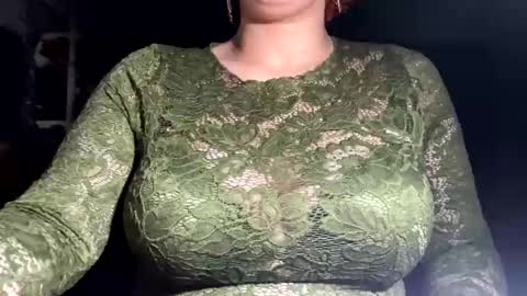 crystalyn777 online show from April 21, 2026, 4:19 am