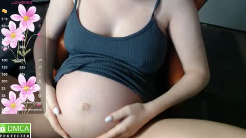 Snapshot of crystalyss chatting on October 6, 2025, 2:42 am Lia online show from October 6, 2025, 2:42 am