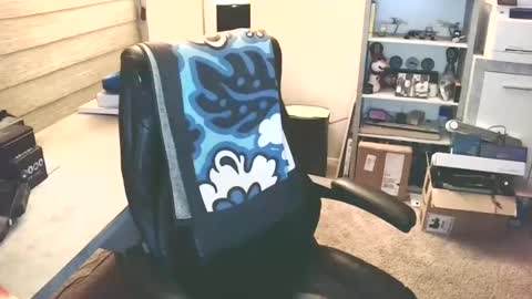 Snapshot of cucuforcocopuffs chatting on October 19, 2025, 4:02 am Yup... kinda old but Stop in and say hello online show from October 19, 2025, 4:02 am