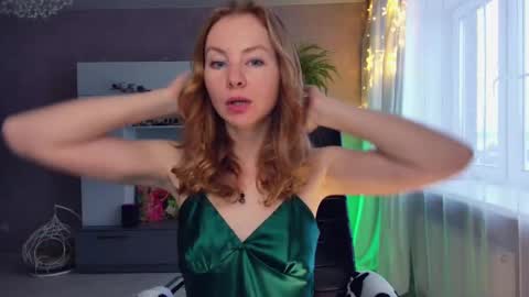 Snapshot of cuddle_kitten chatting on December 15, 2024, 7:13 am Alexia online show from December 15, 2024, 7:13 am