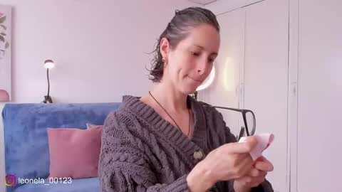 Leonela online show from March 8, 2026, 4:44 pm