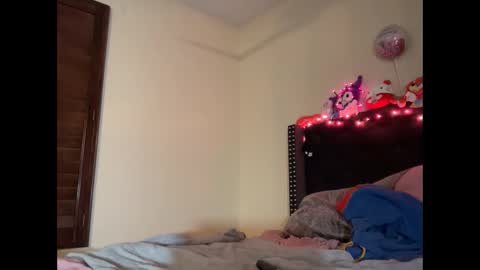 cum2charmxx online show from October 12, 2025, 3:05 am