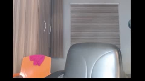 Snapshot of cum_ebony_petitxx chatting on November 19, 2025, 3:50 am cath online show from November 19, 2025, 3:50 am