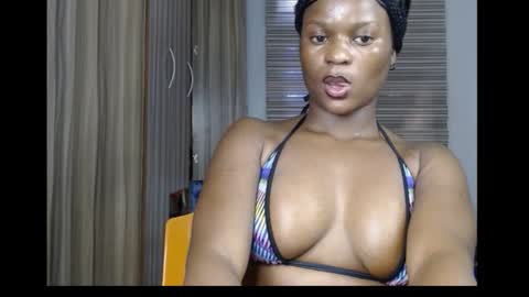 Snapshot of cum_ebony_petitxx chatting on November 19, 2025, 4:07 pm cath online show from November 19, 2025, 4:07 pm