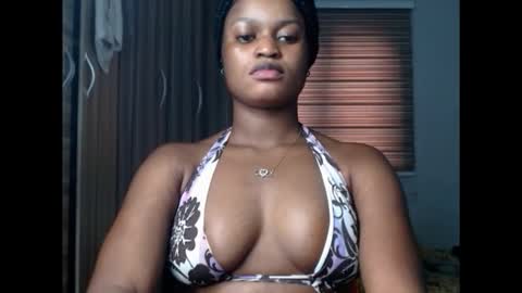 Snapshot of cum_ebony_petitxx chatting on February 28, 2026, 9:43 am cath online show from February 28, 2026, 9:43 am