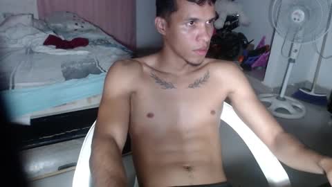 Snapshot of cum_show_4u chatting on October 17, 2025, 10:12 pm cum_show_4u online show from October 17, 2025, 10:12 pm